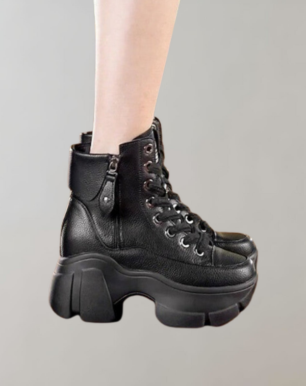 Zwarte leren platformlaars met veters en rits, chunky zool, trendy damesmode, comfortabele en stijlvolle enkellaars voor dagelijks gebruik.