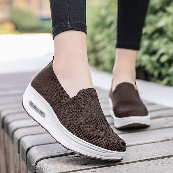 Bruine dames sneakers met luchtkussen zool, ademend mesh materiaal, comfortabel en stijlvol, ideaal voor dagelijks gebruik en wandelen.
