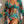 Vrouw in kleurrijke bloemenbikini en kimono, tropisch ontwerp, strandkleding, zomermode, hoge taille, blauw met oranje en gele bloemen.