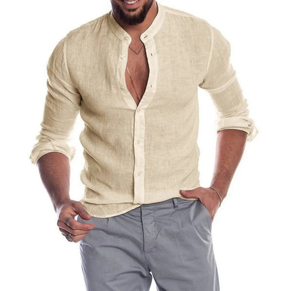 Beige linnen herenoverhemd met opgerolde mouwen, casual stijl, ideaal voor zomermode. Comfortabel en stijlvol, perfect voor elke gelegenheid.