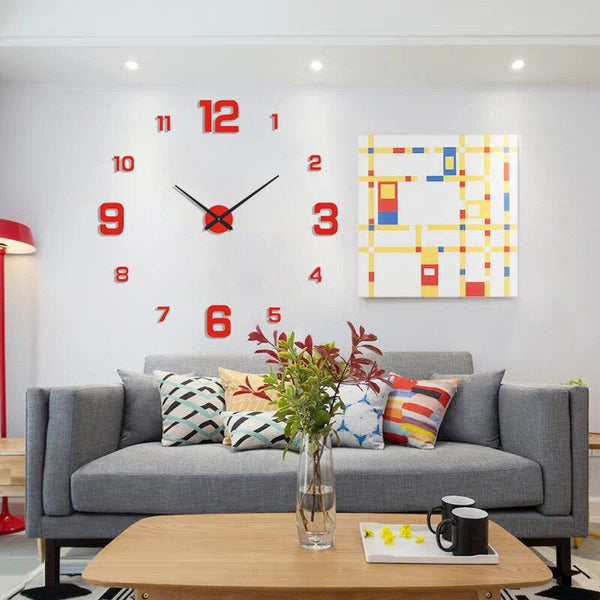 Grijze bank met kleurrijke kussens, grote rode wandklok en abstract schilderij in moderne woonkamer. Stijlvol interieurontwerp, Scandinavische stijl.