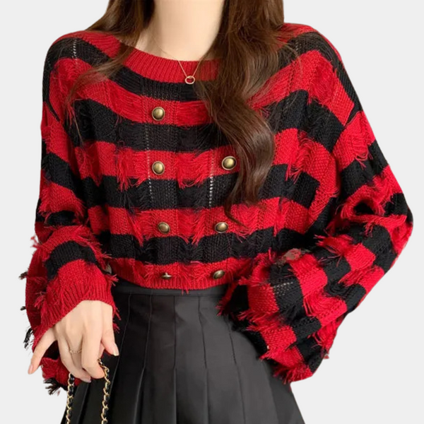 Rood-zwart gestreepte trui met knopen, gerafelde details, lange mouwen, trendy damesmode, casual herfstkleding, stijlvolle outfit.