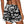 Zwarte sportshorts met witte bloemenprint, gedragen door een vrouw. Perfect voor zomerse activiteiten, strandmode, casual sportkleding.