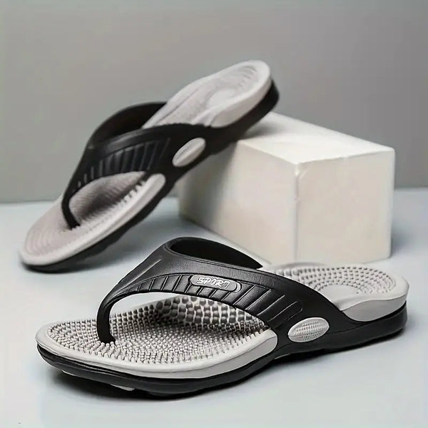 Zwarte en grijze ergonomische slippers met masserende zool, ideaal voor comfort en ontspanning. Perfect voor dagelijks gebruik en stranduitjes.