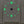 Grote wandklok met groene, lichtgevende cijfers en wijzers op een grijze achtergrond. Moderne decoratieve klok voor woonkamer of kantoor.
