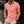 Man in roze poloshirt met korte mouwen en beige broek, staand buiten bij een glazen gebouw. Modieuze herenkleding, casual stijl.