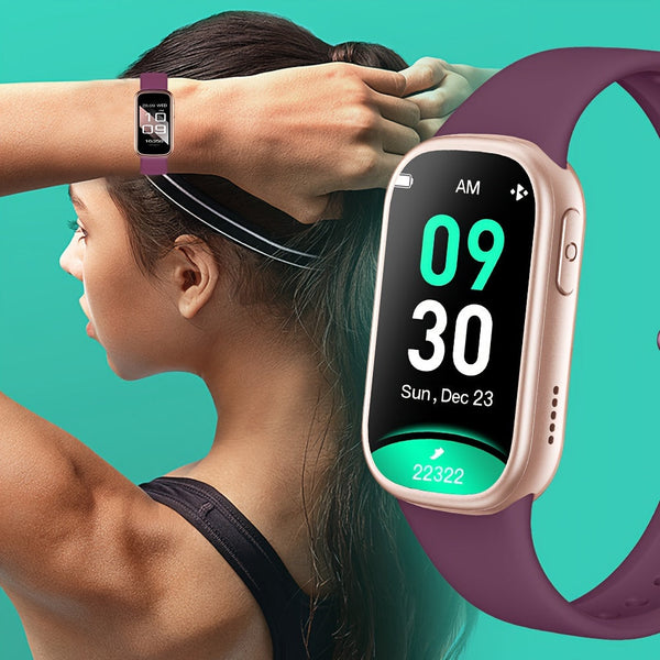 Vrouw met fitness tracker, close-up van smartwatch met paarse band, toont tijd en datum. Gezondheidstechnologie, sportaccessoire, modern design.