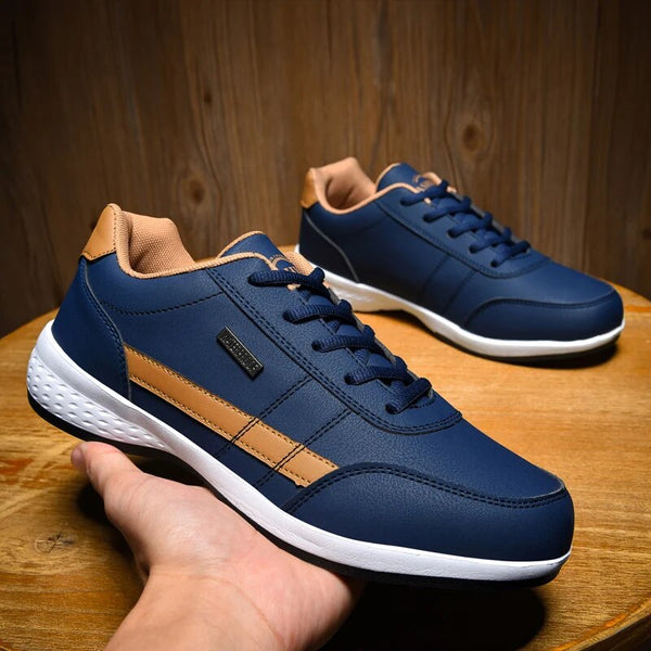 Blauwe heren sneakers maat 48, comfortabele luxe hardloopschoenen met bruine accenten en veters, ideaal voor sport en dagelijks gebruik.
