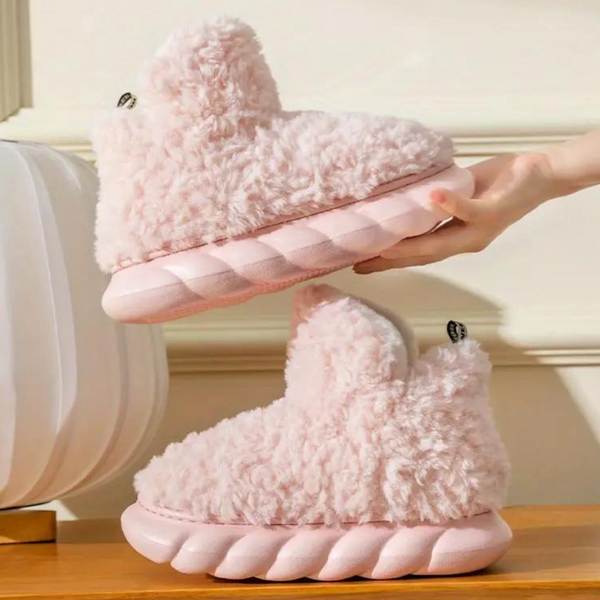 Roze pluche pantoffels met dikke zolen, perfect voor wintercomfort. Stijlvolle en warme slippers voor thuisgebruik. Ideaal voor koude dagen.
