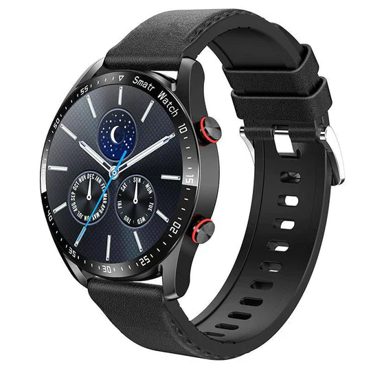 Zwarte smartwatch met leren band, ronde wijzerplaat en digitale wijzers. Stijlvol ontwerp, geschikt voor fitness en dagelijkse activiteiten.