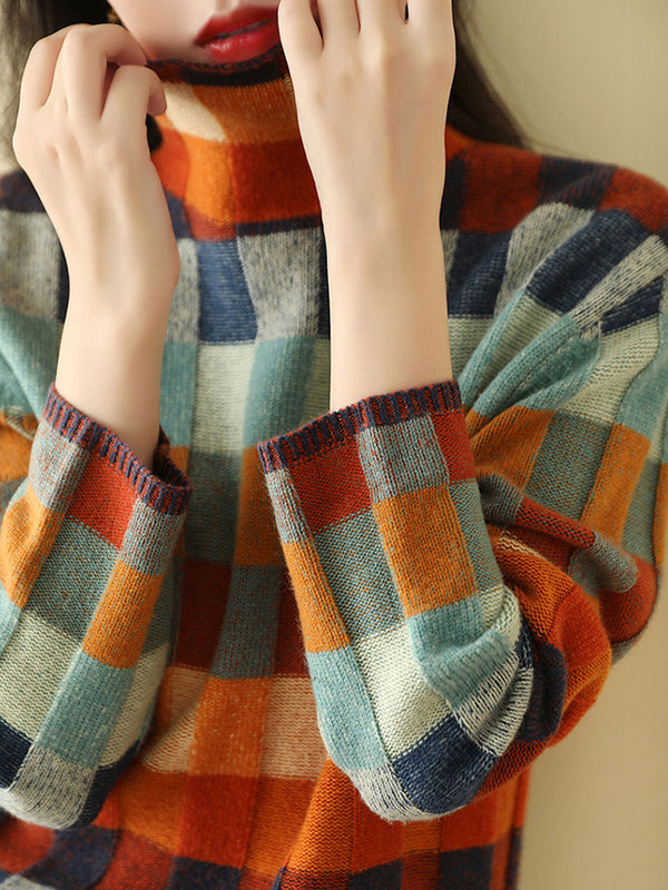 Vrouw in kleurrijke geruite trui met hoge kraag, herfstmode, zachte stof, stijlvolle dameskleding, trendy design, warme tinten.