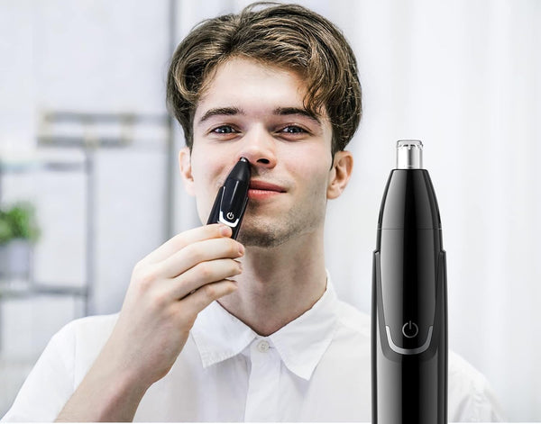 Jonge man gebruikt zwarte neustrimmer in badkamer. Neushaartrimmer, oplaadbaar, ergonomisch ontwerp, persoonlijke verzorging, hygiëne.