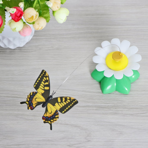 Kunststof vlinderdecoratie op bloemvormige houder, tafelblad, kleurrijk ontwerp, interieurdecoratie, lente- en zomerthema, woonaccessoire.