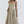 Beige midi jurk met spaghettibandjes en geplooide rok, elegant en stijlvol voor zomerse gelegenheden. Perfecte pasvorm en tijdloos design.