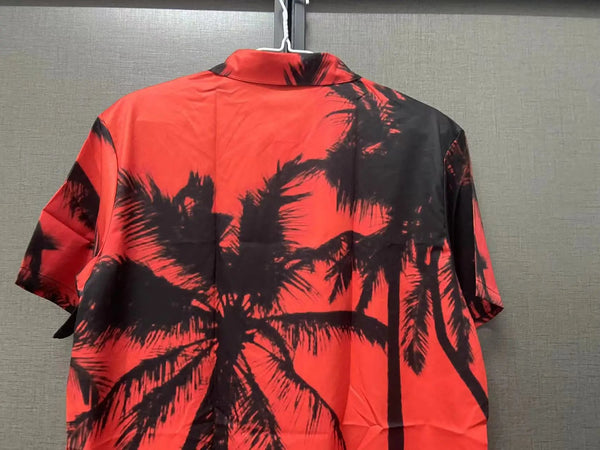 Rood Hawaïshirt met zwarte palmboomprint, korte mouwen, casual zomermode, tropisch design, herenoverhemd, strandkleding.