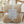 Zachte beige fleece deken van Home Collection, elegant verpakt op een houten stoel. Perfect voor interieurdecoratie en comfort in de woonkamer.