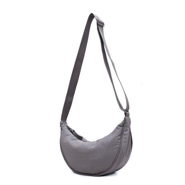 Grijze schoudertas met verstelbare riem, ideaal voor dagelijks gebruik. Stijlvolle en praktische crossbody tas voor dames, gemaakt van duurzaam materiaal.