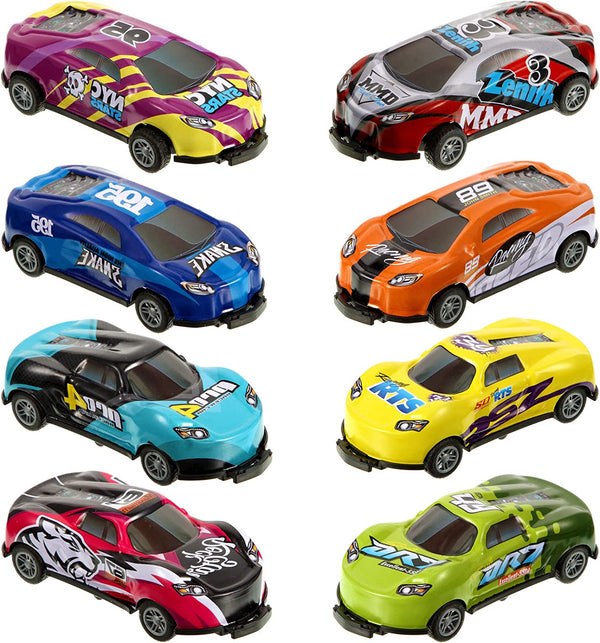 Acht kleurrijke speelgoed raceauto's met verschillende ontwerpen en logo's, ideaal voor kinderen. Perfect voor verzamelaars en racefans.