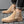 Beige suède Chelsea boots voor heren, stijlvolle enkellaarzen met elastische zijkanten, casual en modieus, perfect voor dagelijks gebruik.
