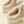Beige pluchen pantoffels met dikke witte zolen, comfortabele winterse huisschoenen, zachte voering, trendy en warm schoeisel voor binnenshuis.