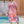 Vrouw in kleurrijke kaftan bij zwembad, zomermode, strandkleding, roze en paarse tie-dye print, ontspannen vakantie sfeer.