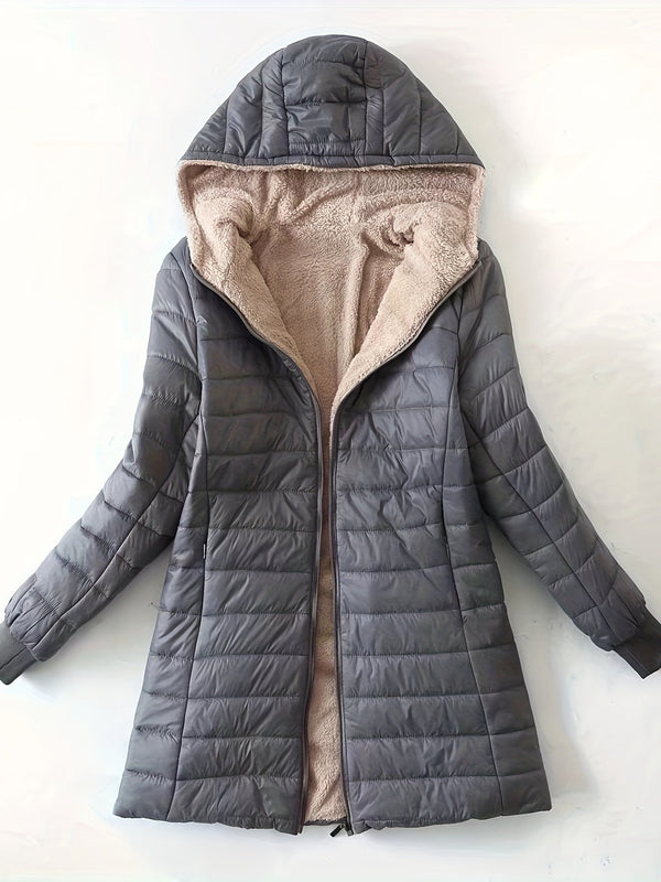 Grijze gewatteerde winterjas met capuchon en zachte fleece voering, ideaal voor koude weersomstandigheden. Stijlvolle en warme damesjas.