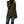Vrouw in stijlvolle legergroene jas met asymmetrische knopen, gecombineerd met blauwe jeans en zwarte laarzen. Modieuze dameskleding herfst.