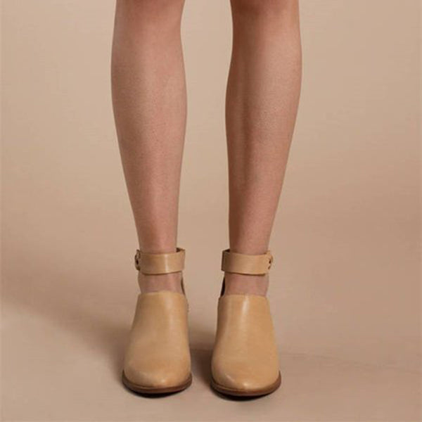 Beige leren damesschoenen met enkelbandjes, minimalistisch design, comfortabele pasvorm, perfect voor casual en formele outfits.