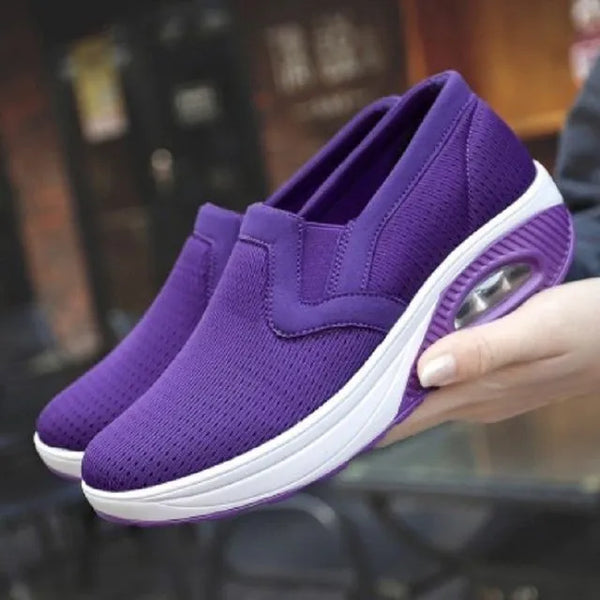 Paarse ademende dames sneakers, orthopedisch en diabetisch vriendelijk, met zachte zool en verstelbare pasvorm. Perfect voor comfortabel wandelen.