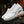 Witte ademende dames sneakers, orthopedisch en diabetisch vriendelijk, met zachte zool en verstelbare pasvorm voor comfortabel wandelen.