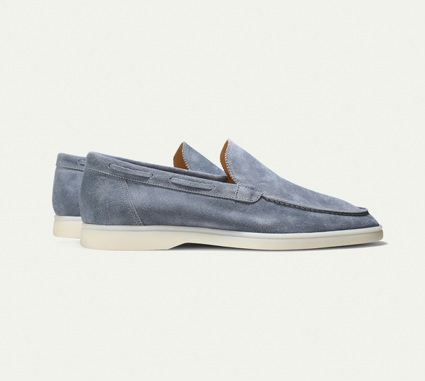 Blauwe suède loafers voor heren met witte zool, stijlvolle casual schoenen, comfortabele pasvorm, ideaal voor dagelijks gebruik en formele gelegenheden.