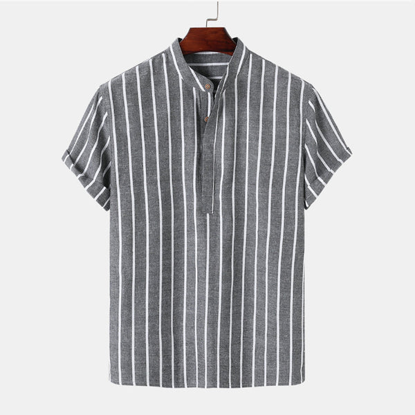 Grijs gestreept herenoverhemd met korte mouwen en opstaande kraag, gemaakt van linnen. Perfect voor casual en zomerse outfits.
