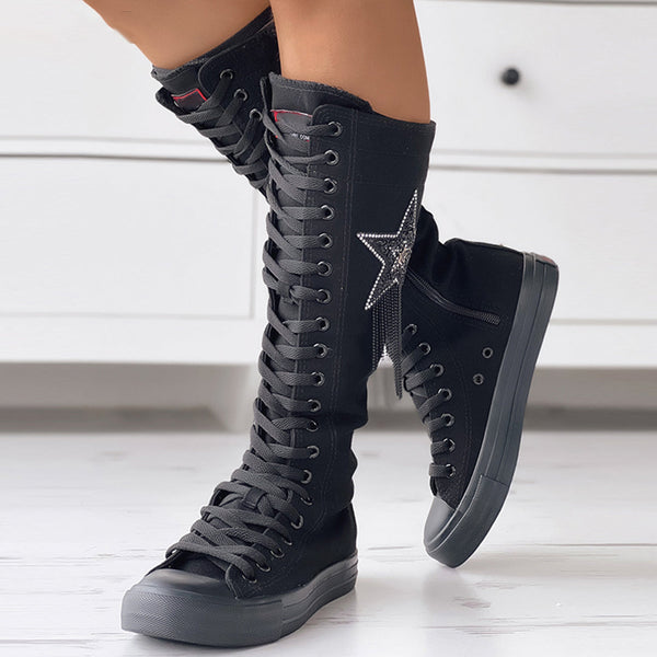 Zwarte hoge sneakers met veters en zilveren ster, trendy damesmode, comfortabele casual schoenen, perfect voor dagelijks gebruik en streetwear-stijl.