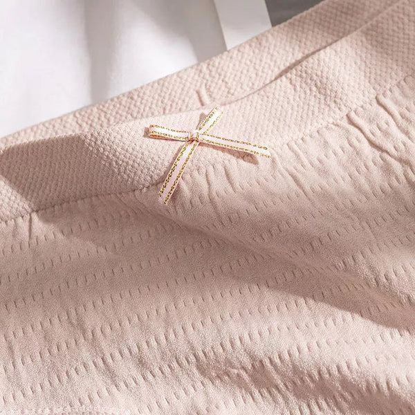 Beige damesondergoed met strikje, gemaakt van ademend katoen. Comfortabel en stijlvol, ideaal voor dagelijks gebruik. Hoogwaardige kwaliteit.