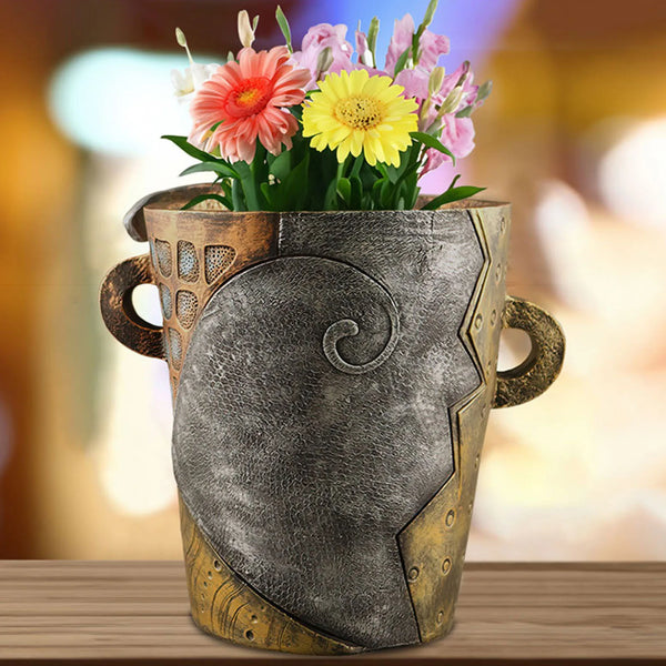 Retro bloempot met abstract menselijk gezicht, kleurrijke bloemen, unieke tuinornamenten, stijlvolle decoratie, ideaal als verjaardagscadeau.