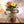 Abstracte kunst bloempot met menselijk gezicht, kleurrijke bloemen, retro stijl, unieke tuinornamenten, decoratie, cadeau-idee, stevige constructie.