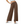 Vrouw draagt bruine wijde broek met hoge taille, gecombineerd met witte top en hakken. Modieuze dameskleding, comfortabele pasvorm, trendy stijl.