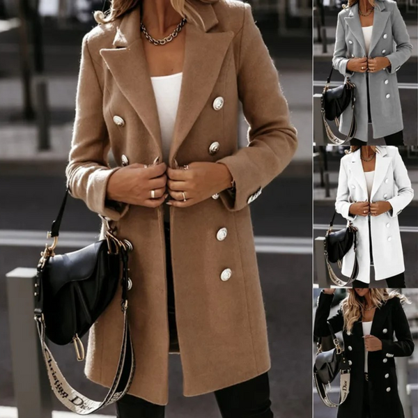 Vrouw in stijlvolle wollen jas met dubbele rij knopen, verkrijgbaar in beige, grijs, wit en zwart. Modieuze damesmode, herfst- en winterkleding.