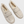 Witte pluche pantoffels voor dames, comfortabel en warm, ideaal voor thuisgebruik. Perfecte winterse sloffen met zachte voering en antislipzool.