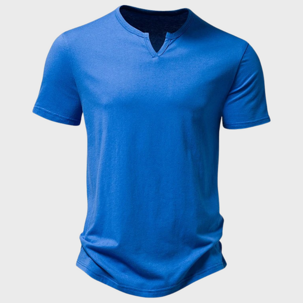 Blauw heren T-shirt met korte mouwen en V-hals, gemaakt van zacht katoen. Perfect voor casual outfits en zomerse dagen. Comfortabele pasvorm.