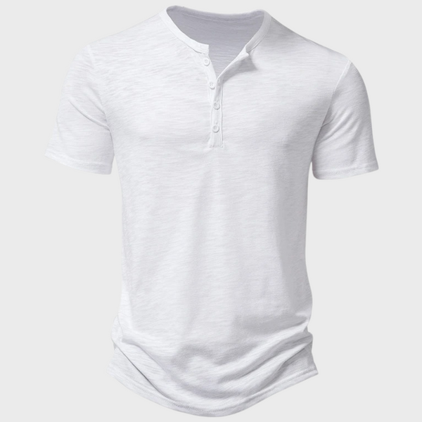 Witte heren Henley T-shirt met korte mouwen en knoopsluiting, gemaakt van lichtgewicht katoen. Perfect voor casual en zomerse outfits.