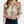 Vrouw in kleurrijke blouse met bloemenprint, lange mouwen en kraag, gecombineerd met zwarte jeans. Modieuze dameskleding, casual stijl.