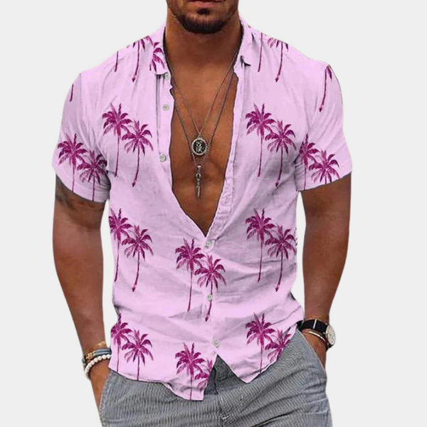 Roze herenoverhemd met palmbomenprint, korte mouwen en open kraag. Perfect voor zomerse casual outfits en strandmode.
