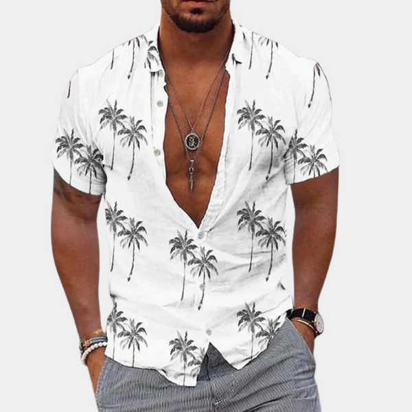 Witte herenoverhemd met palmbomenprint, korte mouwen en open kraag. Perfect voor zomerse casual looks. Trendy en stijlvol design.