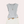 Blauwe geribbelde mouwloze top met ronde hals en zilveren ketting, gecombineerd met witte broek. Modieuze dameskleding, casual zomeroutfit.