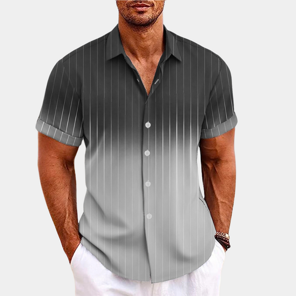 Zwart-grijs gestreept overhemd voor heren, korte mouwen, knoopsluiting, casual stijl. Perfect voor zomermode en trendy herenkleding.