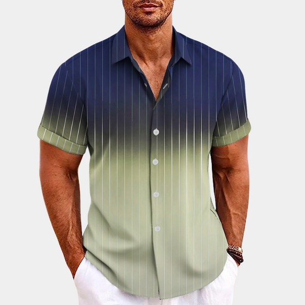 Navyblauw en olijfgroen gestreept overhemd voor heren, korte mouwen, casual stijl. Perfect voor zomermode en trendy herenkleding.