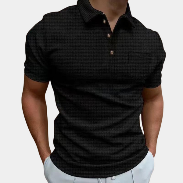 Zwarte polo heren T-shirt met korte mouwen, knoopsluiting en borstzak. Stijlvolle casual herenkleding, ideaal voor dagelijks gebruik.