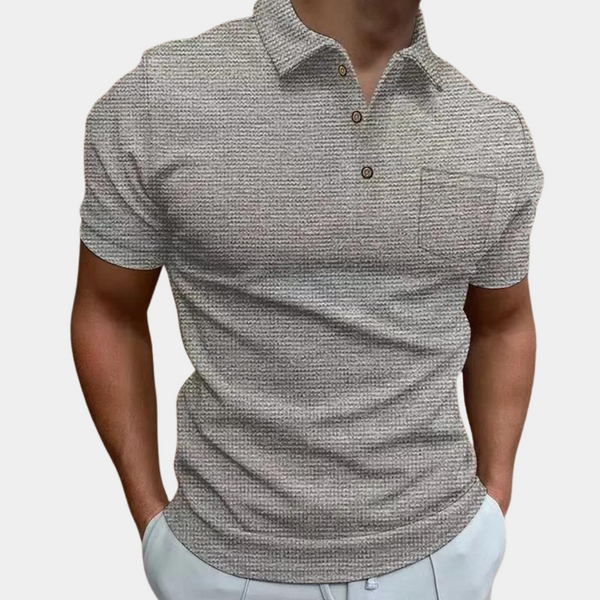 Grijze herenpolo met korte mouwen, knoopsluiting en borstzak. Stijlvolle casual herenkleding, ideaal voor dagelijks gebruik en zomermode.