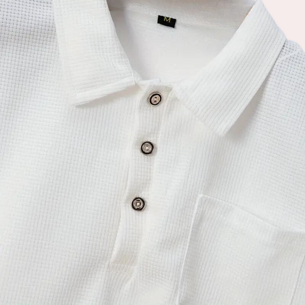 Witte herenpolo met knoopsluiting, geribbelde textuur en borstzak. Stijlvolle casual kleding, ideaal voor dagelijks gebruik en zomermode.